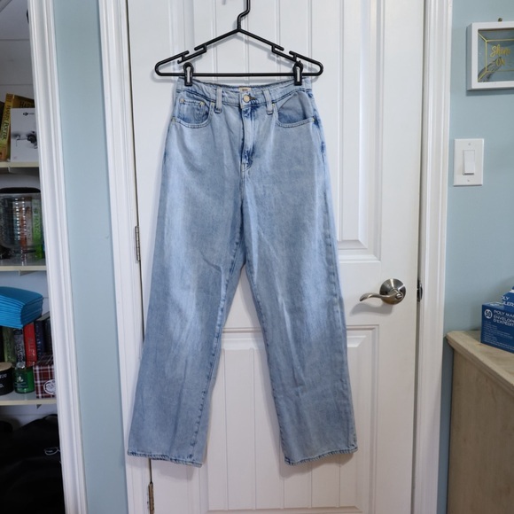 Levi's X Deepika Padukone Straight Fit Jeans Light Indigo Wash Womens Size 28 - Picture 2 of 11